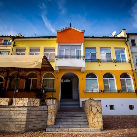Old City Square Apartment Lovech Bagian luar foto