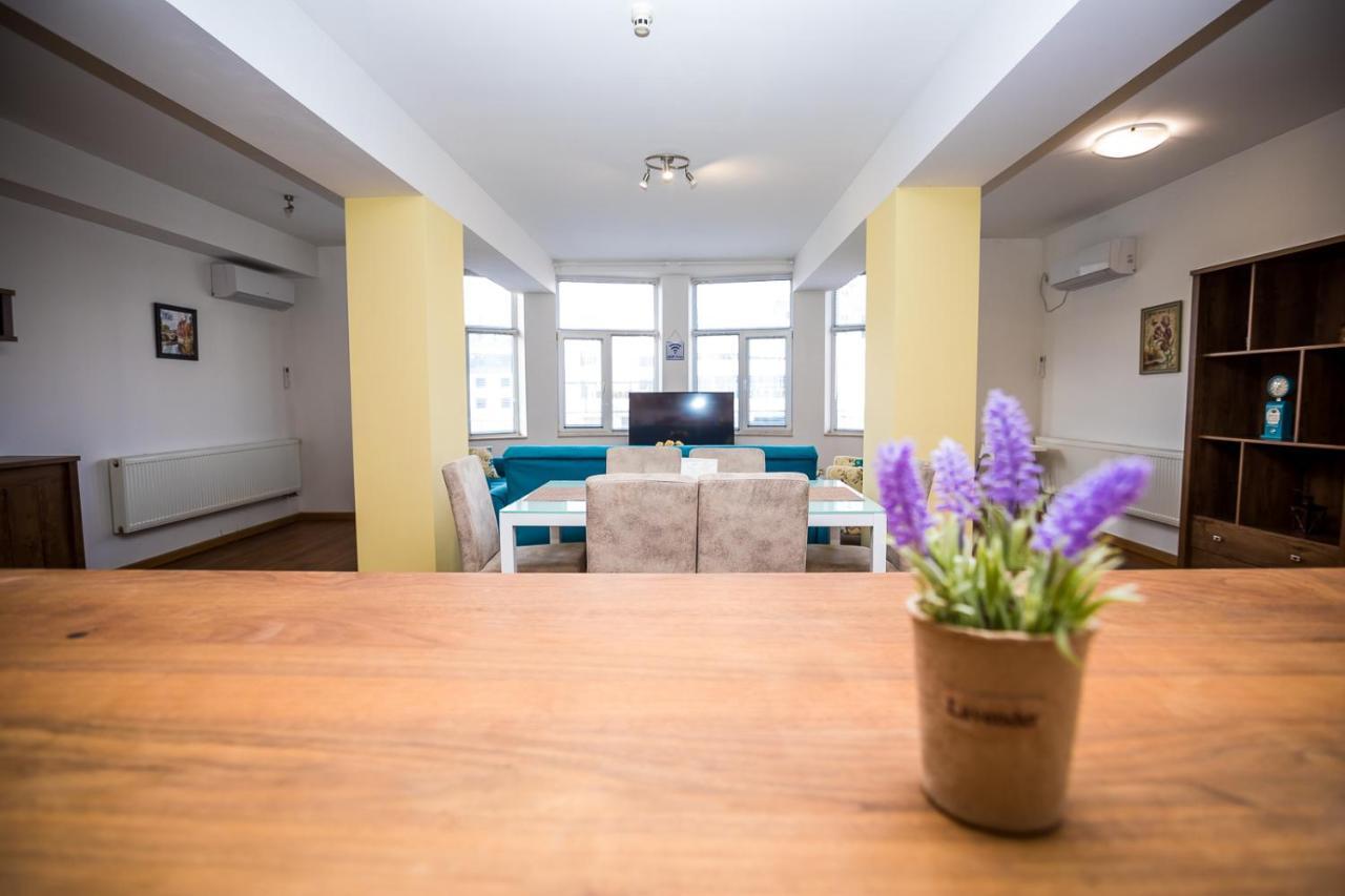 Old City Square Apartment Lovech Bagian luar foto