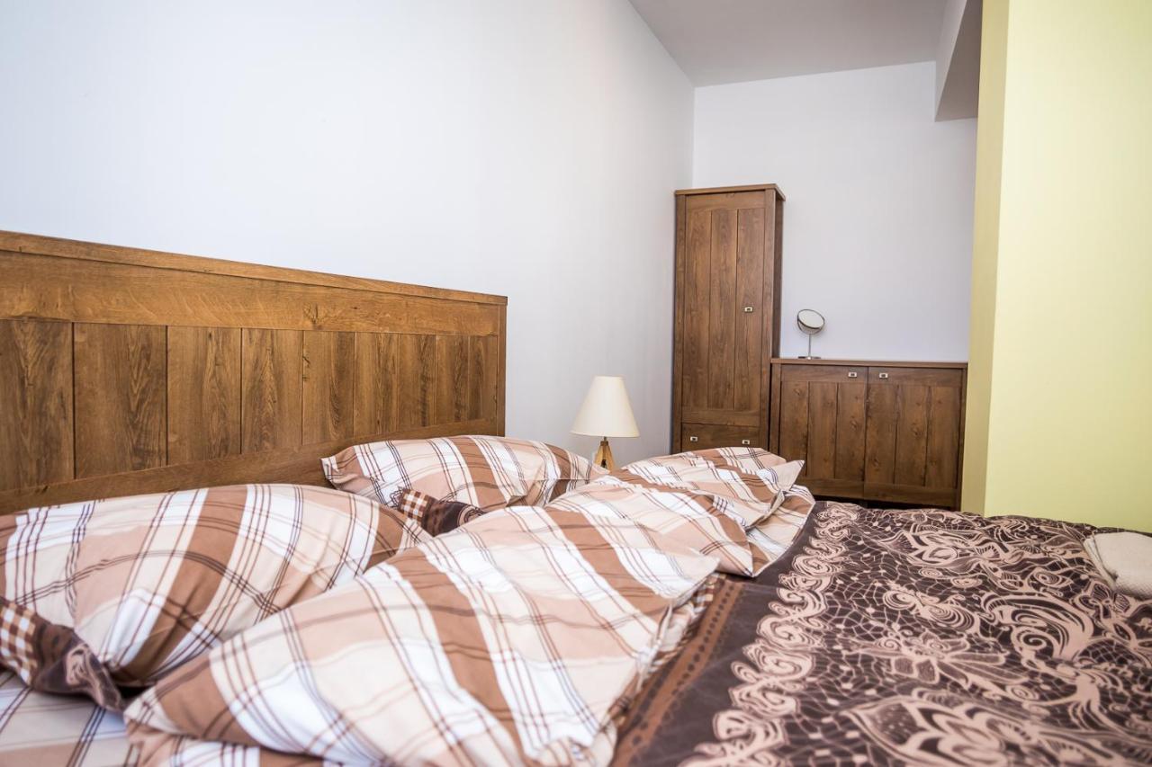Old City Square Apartment Lovech Bagian luar foto