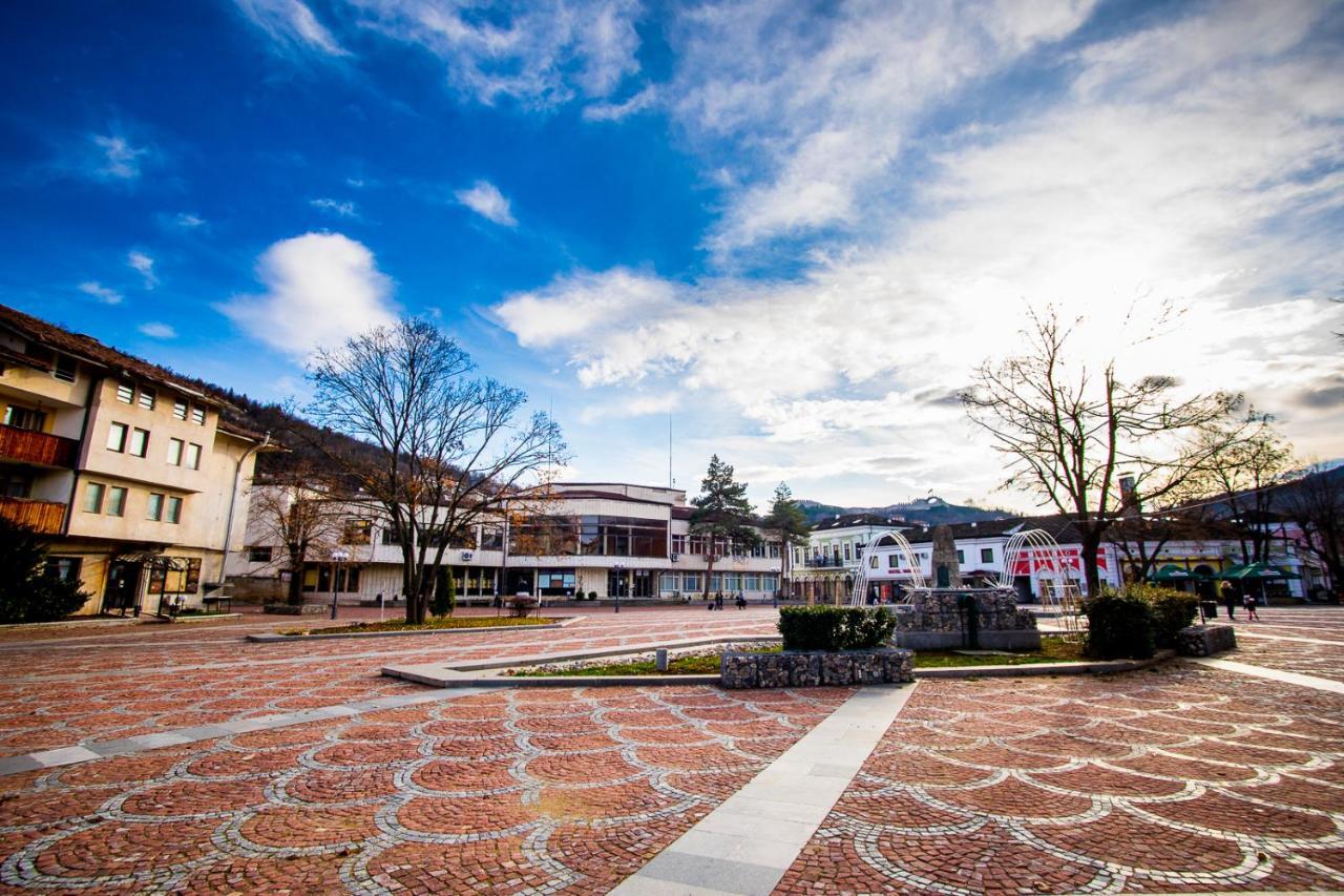 Old City Square Apartment Lovech Bagian luar foto