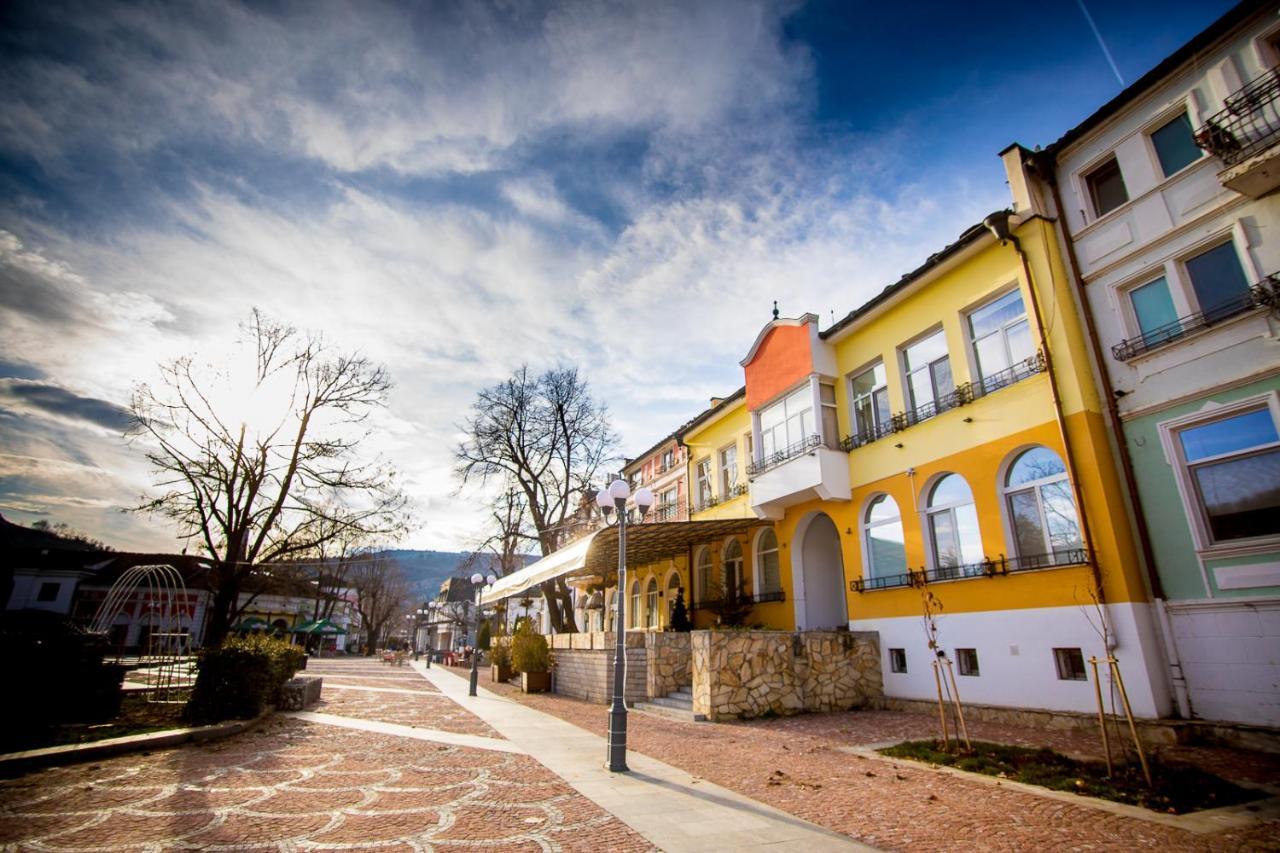 Old City Square Apartment Lovech Bagian luar foto